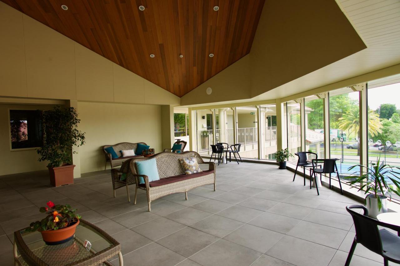 Regal Palms Resort Rotorua Exterior photo The interior of the lobby