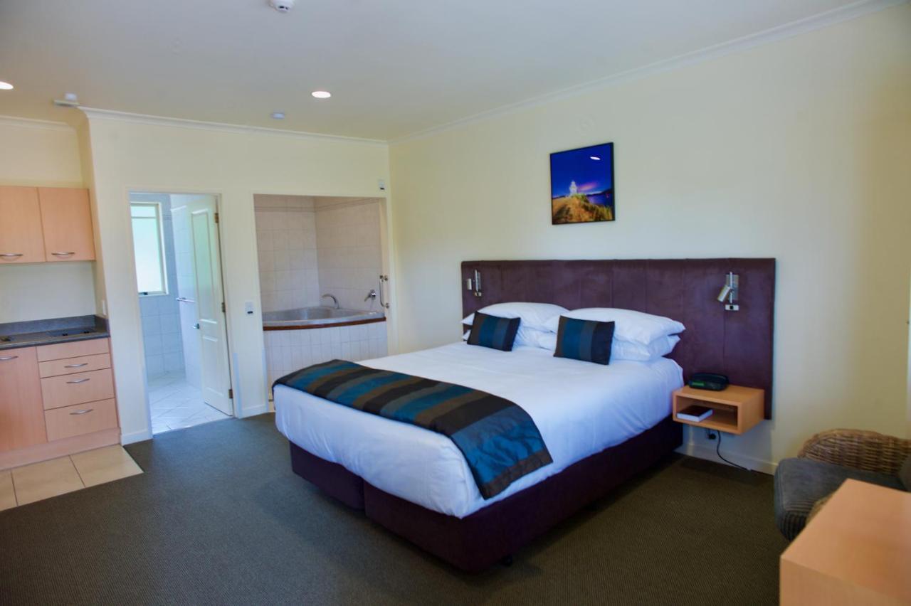 Regal Palms Resort Rotorua Exterior photo A studio apartment in New Zealand