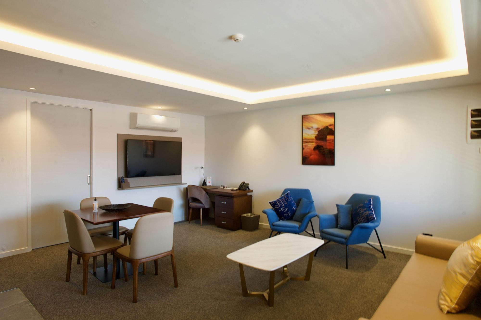 Regal Palms Resort Rotorua Exterior photo A living room in a typical apartment at the hotel