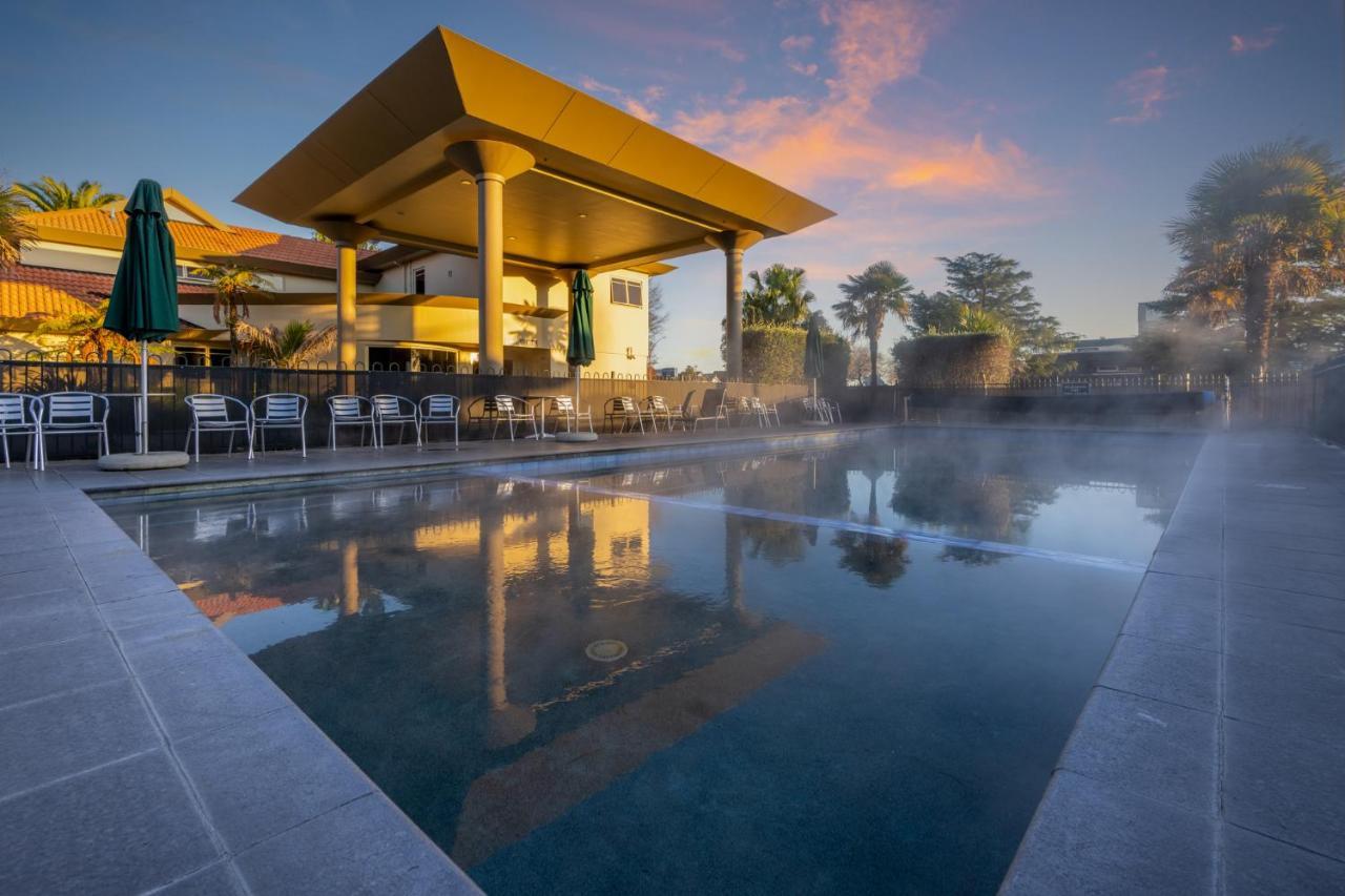 Regal Palms Resort Rotorua Exterior photo The pool at the hotel