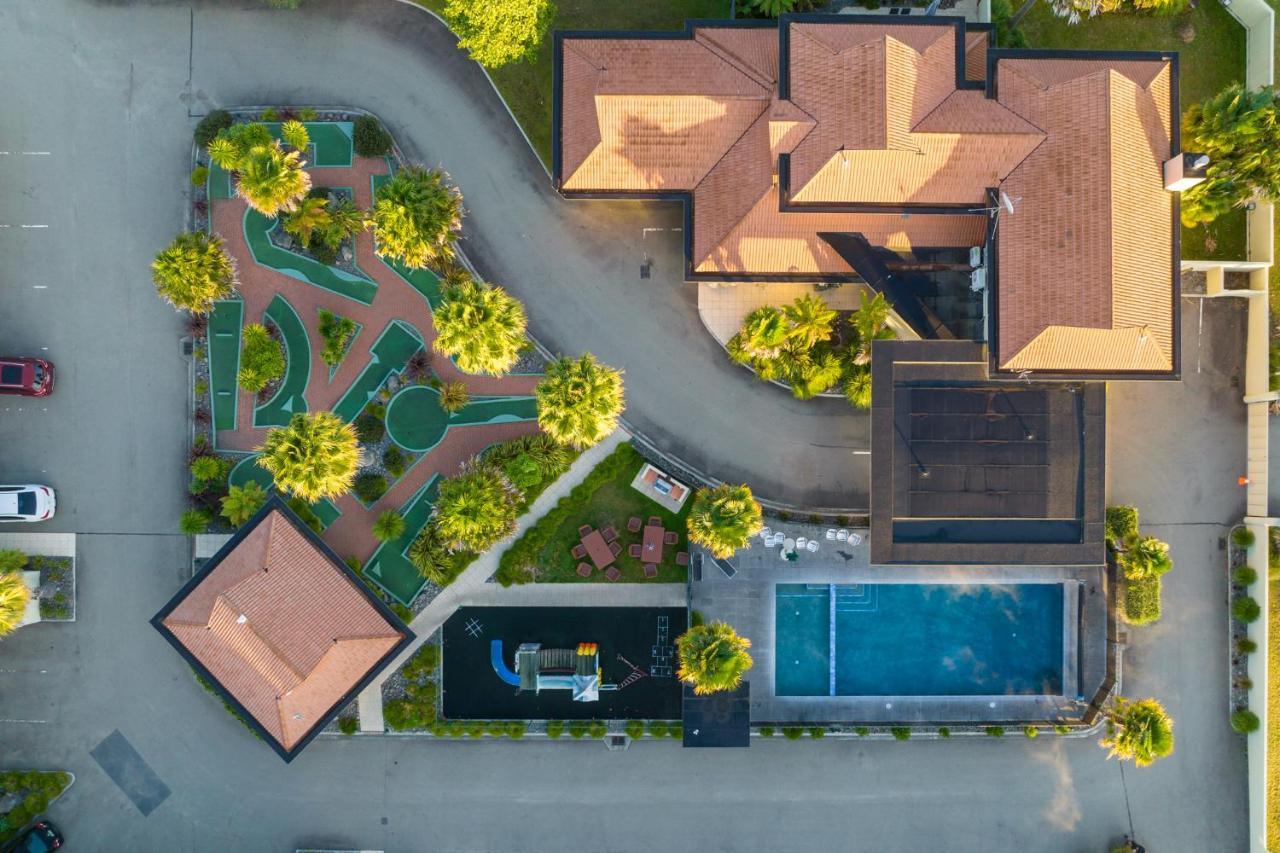 Regal Palms Resort Rotorua Exterior photo Aerial view of the clubhouse
