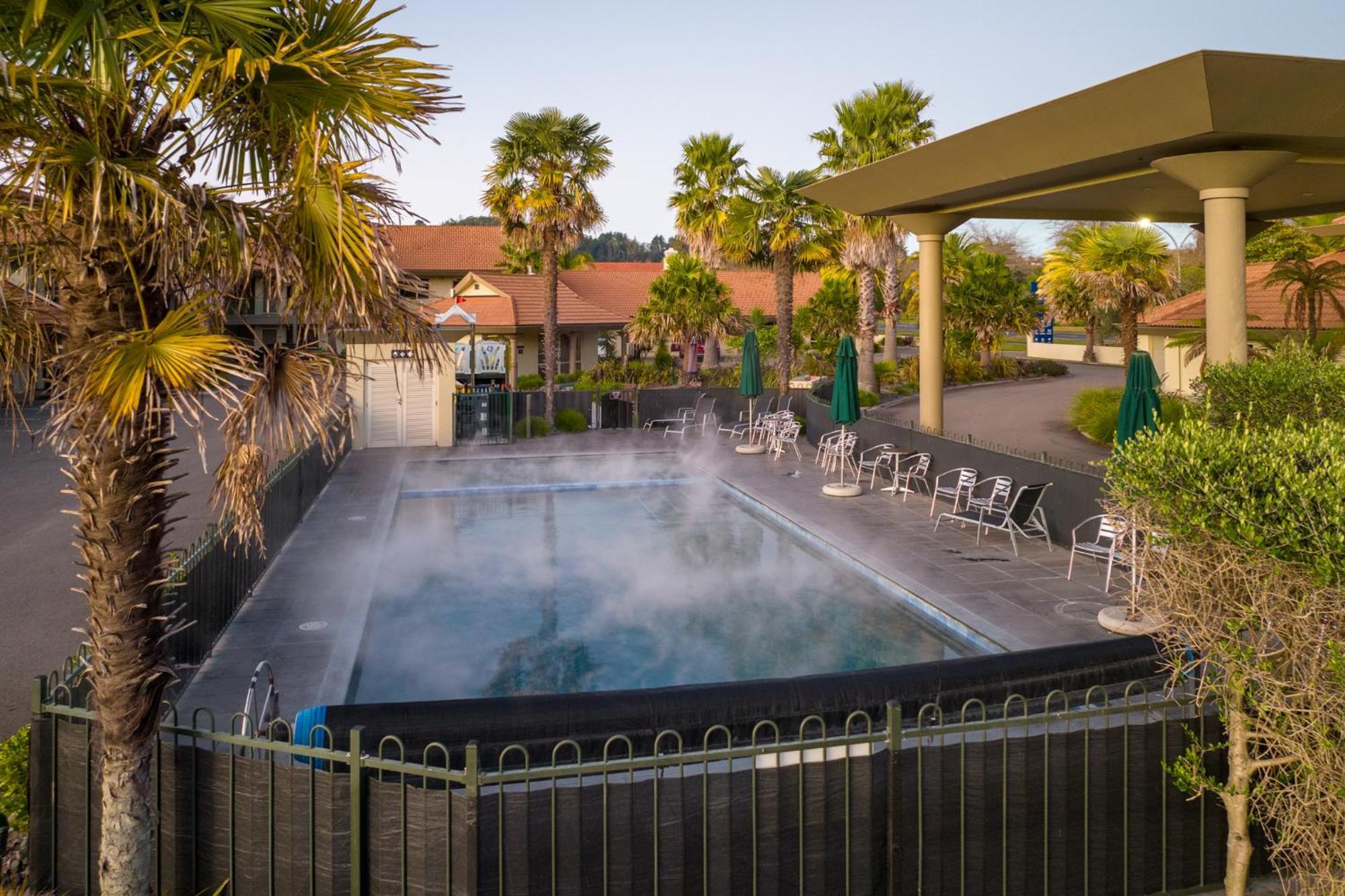 Regal Palms Resort Rotorua Exterior photo Thermal hot pool at Porirua